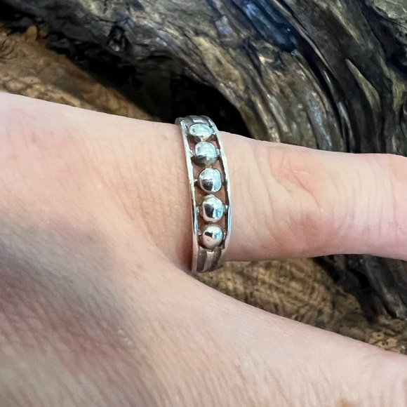 Unisex, Artisan Vintage Ring 925 Sterling Silver Dainty  Band Dotted 7.5 - Picture 3 of 9